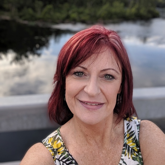 Meet your Posher, Lori - Picture 2 of 2